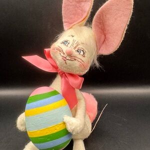 Vintage 2004 Annalee White Bunny Rabbit Holding Colorful Easter Egg